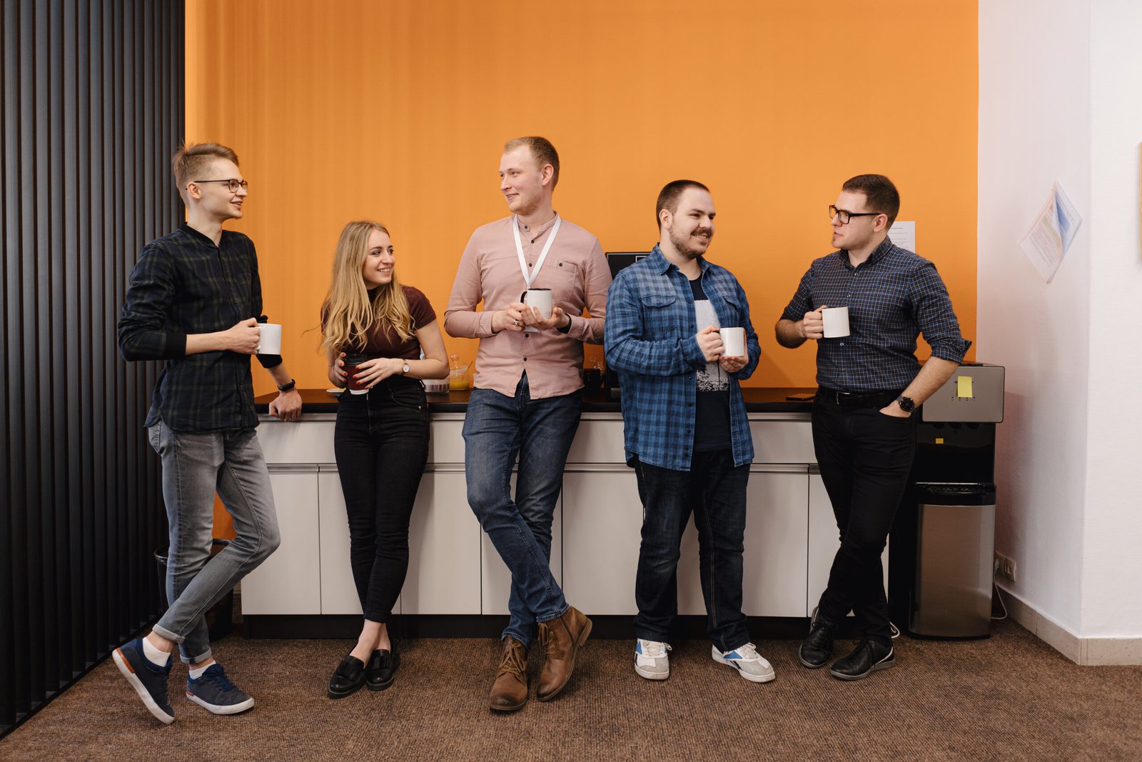 We develop data‑driven marketing strategies encompassing social media, content marketing and email campaigns to attract customers and drive growth.